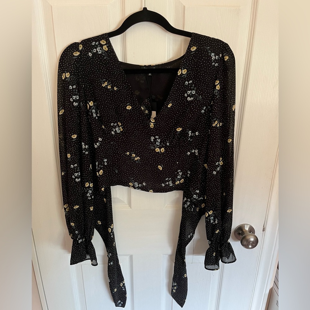 NWT tie back cropped LS top
